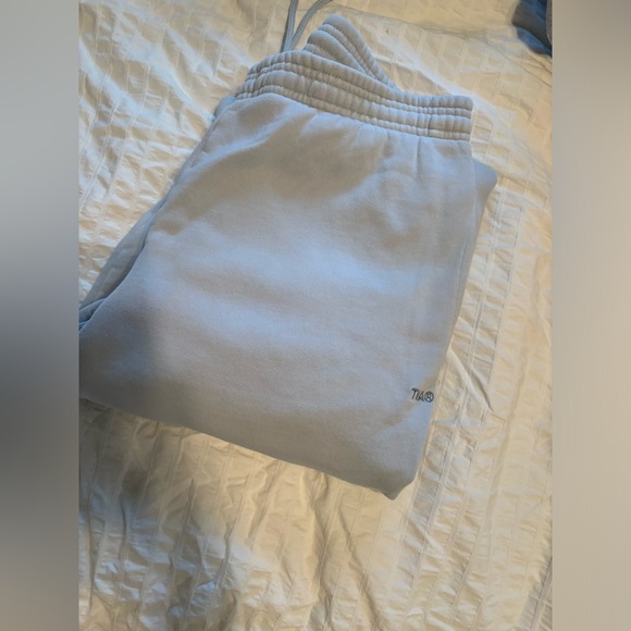 Aritzia light blue sweatpants - Picture 1 of 2